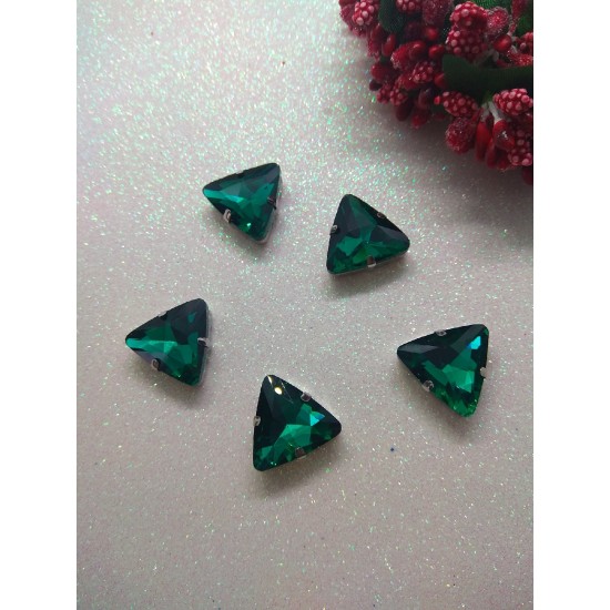 Стразы в цапах "Треугольник" 18 мм цв. изумрудный, цена за 1 шт